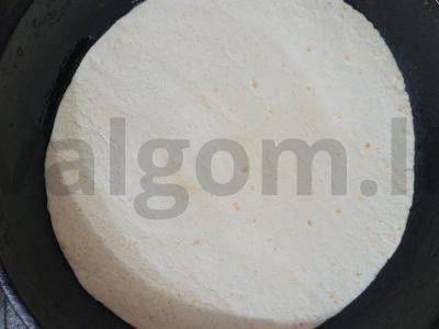 Varškės omletas su kumpiu ir sūriu ant tortilijos Žingsnis 3