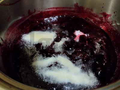 Kvapnus juodųjų serbentų marmeladas su cukraus pudra Žingsnis 4