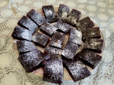 Kvapnus juodųjų serbentų marmeladas su cukraus pudra pagrindine nuotrauka