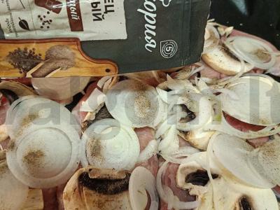 Kiaulienos kotletas su grybais po sūrio sluoksniu Žingsnis 4