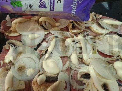 Kiaulienos kotletas su grybais po sūrio sluoksniu Žingsnis 5