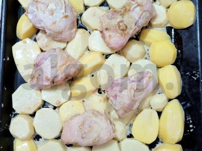 Vištienos šlaunelės su bulvėmis sojos padaže su terijaki Žingsnis 3