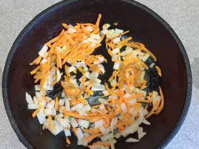 Makaronai su daržovėmis, žolelėmis ir kiaulienos faršu Žingsnis 2