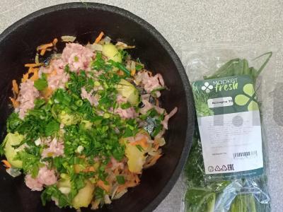 Makaronai su daržovėmis, žolelėmis ir kiaulienos faršu Žingsnis 4