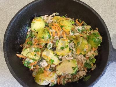 Makaronai su daržovėmis, žolelėmis ir kiaulienos faršu Žingsnis 5