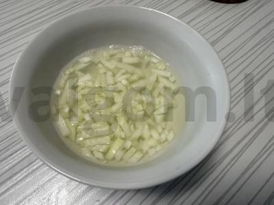 Salotas „Mimoza“ su morkomis ir sūriu Žingsnis 2