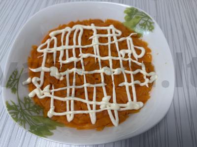 Salotas „Mimoza“ su morkomis ir sūriu Žingsnis 5