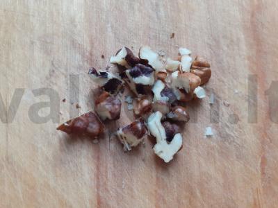 Morkų salotas su graikiniais riešutais ir cinamonu Žingsnis 1