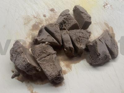 Pieninis kokteilis su šokoladiniu ledais ir braškėmis Žingsnis 1