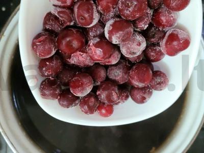 Kompotas su vyšniomis, avietėmis, gervuogėmis ir citrinos rūgštimi Žingsnis 2