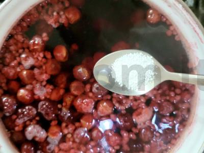 Kompotas su vyšniomis, avietėmis, gervuogėmis ir citrinos rūgštimi Žingsnis 5