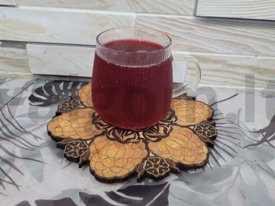 Kompotas su vyšniomis, avietėmis, gervuogėmis ir citrinos rūgštimi pagrindine nuotrauka