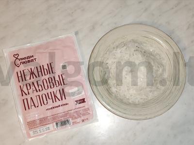 Salotas su krabų lazdelėmis ir ridikėliais „Kapitonas“ Žingsnis 4