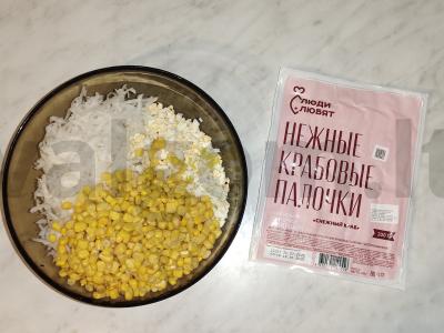 Salotas su krabų lazdelėmis ir ridikėliais „Kapitonas“ Žingsnis 5