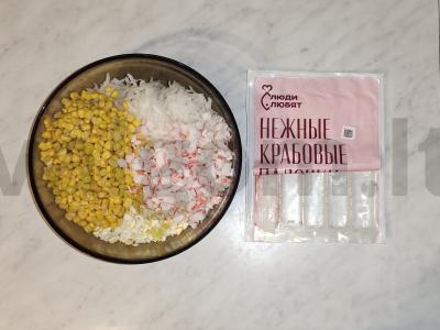 Salotas su krabų lazdelėmis ir ridikėliais „Kapitonas“ Žingsnis 6