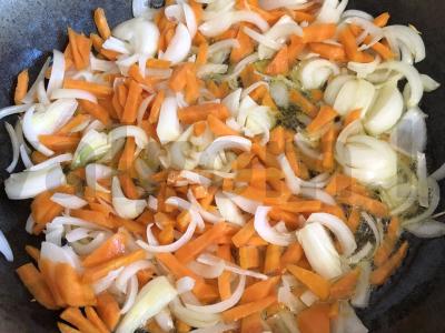 Plovas su raudonuoju ir ruduoju ryžiu Žingsnis 5