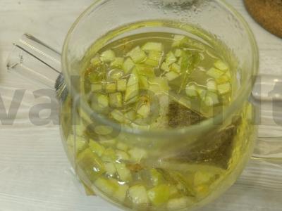 Ramunėlių gėrimas su obuoliu ir liepa Žingsnis 4