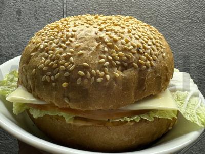 Sūrio burgeris-sumuštinis pagrindine nuotrauka