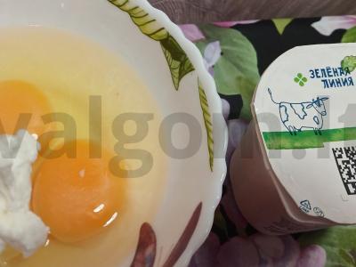 Omletas su minkštu varškės sūriu ir unguriu Žingsnis 1