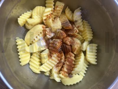 Mėsos kotletai su bulvių skiltelėmis orkaitėje Žingsnis 3