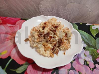 Omletas su minkštu varškės sūriu ir unguriu pagrindine nuotrauka