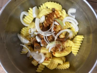 Mėsos kotletai su bulvių skiltelėmis orkaitėje Žingsnis 4