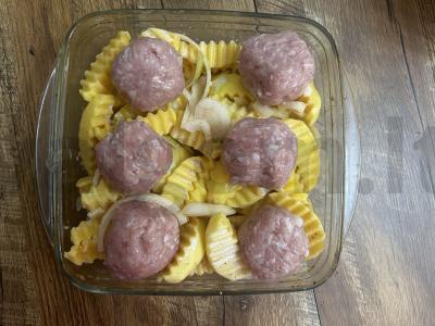 Mėsos kotletai su bulvių skiltelėmis orkaitėje Žingsnis 7