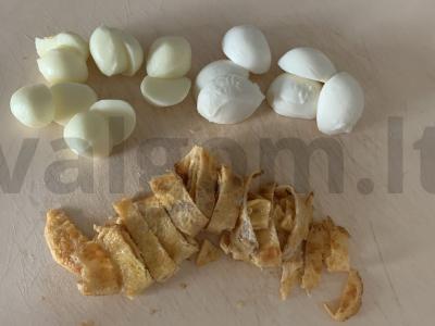 Salotas su mocarela, vyšniniais pomidorais ir vištienos krūtinėle Žingsnis 4