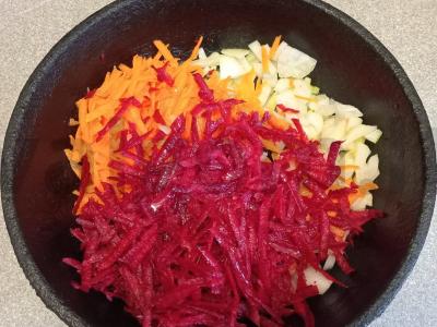 Raudonas barštis ant ančių sultinio Žingsnis 4