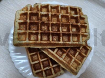 Varškės vafliai su aguonomis pagrindine nuotrauka