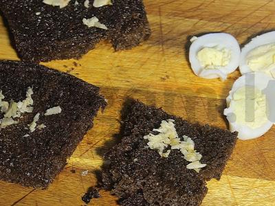 Užkandis su rugine duona ir kepenėlių paštetu Žingsnis 4