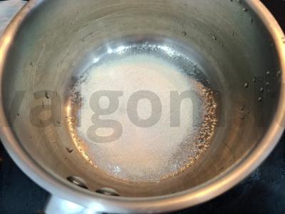 Manų košė su bananais, riešutais ir džiovintais vaisiais Žingsnis 1