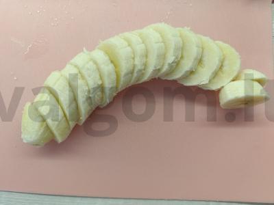 Manų košė su bananais, riešutais ir džiovintais vaisiais Žingsnis 4