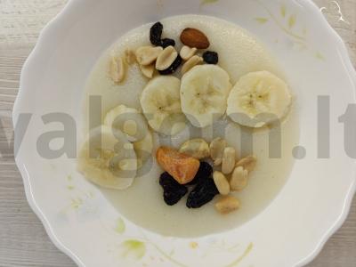 Manų košė su bananais, riešutais ir džiovintais vaisiais Žingsnis 5