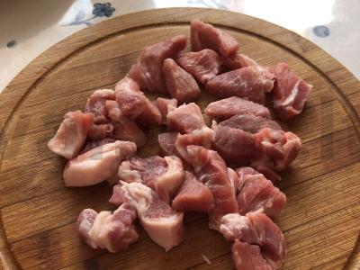 Makaronai su daržovėmis ir kiauliena vakarienei Žingsnis 1