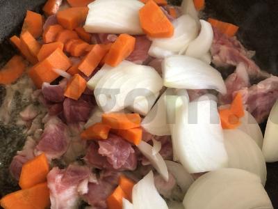 Makaronai su daržovėmis ir kiauliena vakarienei Žingsnis 3