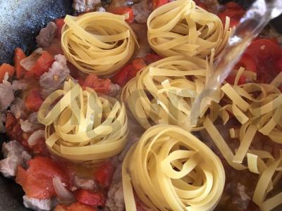 Makaronai su daržovėmis ir kiauliena vakarienei Žingsnis 7