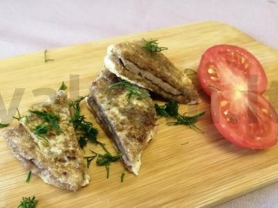 Keptas sumuštinis iš duonos su mėsos faršu pagrindine nuotrauka