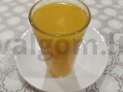 Tirštas moliūgų sultys su obuoliu ir apelsinu pagrindine nuotrauka