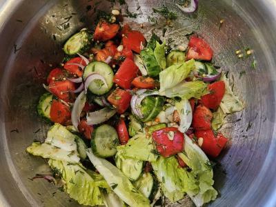 Vitaminų salotas su pušų riešutais Žingsnis 3