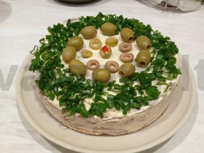 Užkandžių tortas su vištienos kepenimis ir sūriu pagrindine nuotrauka