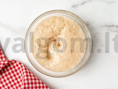 Duona su riešutais ir džiovintomis slyvomis Žingsnis 2