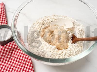 Duona su riešutais ir džiovintomis slyvomis Žingsnis 3