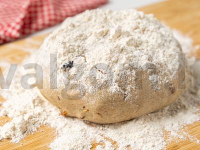 Duona su riešutais ir džiovintomis slyvomis Žingsnis 5