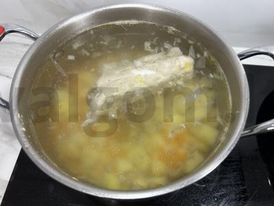 Vištienos sriuba su kiaušinių makaronais pietums Žingsnis 5