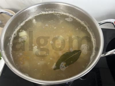 Vištienos sriuba su kiaušinių makaronais pietums Žingsnis 7