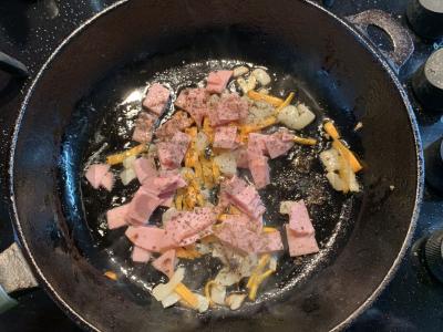 Grikių dribsniai su dešra ir daržovėmis Žingsnis 4