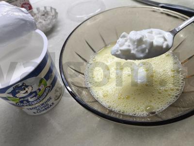 Omletas su dešrelėmis ir varškės sūriu Žingsnis 3