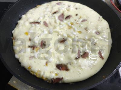 Omletas su dešrelėmis ir varškės sūriu Žingsnis 5