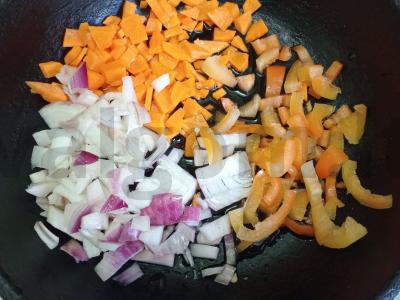 Kuskusas su kepta vištienos krūtinėlė ir daržovėmis Žingsnis 1